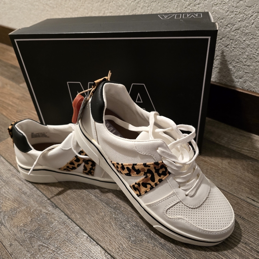 Mia Size 7 shoes NWT